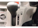 ★パネルシフトレバーは運転席より手が届きやすくて操作のしやすいシフトレバー。室内スペース確保にも配慮されてますよね!