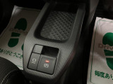 電動パーキングブレーキを装備しています☆パーキングブレーキが足踏み式や手引き式ではなく電動で行うことができます☆設定でシフトをパーキングに入れると自動でパーキングをかけるようにできます☆