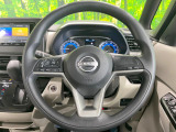 インテリアに合わせたデザインのステアリングは、運転される方のことも考え、運転しやすい形状、大きさです。是非一度、実際に触ってお確かめください。