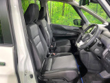 運転席シート廻りは使用感も少なく、良好な状態となっています。丁寧に使われていたことがよくわかりますね。