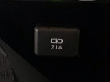 充電用USBジャックを装備!iPhoneはもちろん少しアンペアが高めのiPadも充電することが出来ます(運転しながら充電できます)