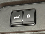 【パワーバックドア】スマートキーや運転席のボタンを押すだけでリアゲートが自動で開閉します!荷物を持っている時や、高い位置にあるバックドアを閉める際に便利な機能です♪