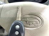 【キーレス】少し離れた場所からでもボタン一つでドアの開錠・施錠ができるのでとっても便利!ドアの鍵穴周りに傷をつけることもありません♪