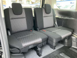 サードシートもスライドしますので荷室や足元の広さ調整ができます。