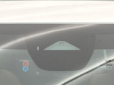 【i-ACTIVESENSE】走行中に前方の車両等を認識し、衝突しそうな時は警報とブレーキで衝突回避と被害軽減をアシスト。より安全にドライブをお楽しみいただけます。