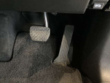 オルガン式アクセルペダルで細かな調整が出来ます。また踏み間違えにも有効です!