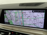 【純正ナビゲーション】BMWのナビゲーションは操作性も良く、詳細な地図情報と交通状況を見やすく表示し、快適なドライビングをサポートしながら目的地までナビゲートします