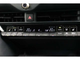 運転席と助手席、それぞれ温度調節ができ、オールシーズン快適なオートエアコンとなっております!