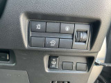 運転席右側のスイッチ類も操作しやすい場所にございます♪