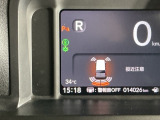 パーキングセンサーシステムは走行中に障害物が迫ると音と表示でお知らせ、低速走行時時の安心感を高めます