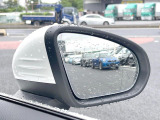 ●ブラインドアシストセンサー:視角からの車を感知し、ドライバーが車線変更を行う際に、警告音と共に注意を促してくれる安全支援機能です!