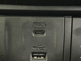 (Type-C〈3A〉)USBチャージャー搭載。スマートフォンなどの充電にとっても便利です