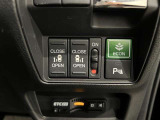 スマートキーや運転席のスイッチで後席両側スライドドアの開閉が可能♪電動だから力を入れてドアを開ける必要が無く、小さなお子様でも簡単に開け閉めでき快適です♪