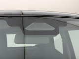 障害物を感知して、衝突の可能性がある場合、運転者へ警告音を発したり、衝突の可能性が高い場合、ブレーキの補助操作を行い、減速して衝突被害を軽減するシステムです。