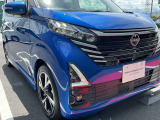 LEDライトは白色光で遠くまで明るく照らし、夜間の安全運転をサポートします