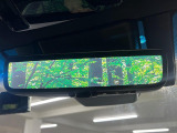 【デジタルインナーミラー】後席の大きな荷物や同乗者で後方が確認しづらい時でも安心!カメラが撮影した車両後方の映像をルームミラー内に表示。クリアな視界で状況の確認が可能です!