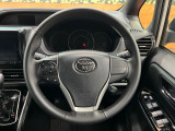 【純正革巻きステアリング】上質な革を使用することで、手にしっかり馴染みとても運転しやすいハンドルです♪