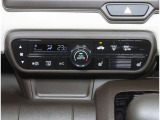 車内の温度を快適に保つ【オートエアコン】です。