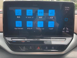 純正インフォテイメントシステムReady 2 Discover MAXを装備。 有線にてスマートフォンを接続します。
