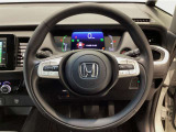 運転にかかわる様々な操作を安全に行えるように視点移動が少なく操作性に配慮されたスイッチ類が凝縮されたコクピットです。