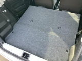 後席を倒せば巨大な荷室へ早変わり♪
