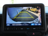リアワイドカメラシステム!従来の視野に加えて、後方側方を約180&deg;まで見えるワイドビューと、後方を真上から見たような視野で駐車時などに便利なトップダウンビューの3つの視野があります!