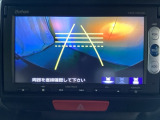 バックでの車庫入れも安心です! リアカメラが付いているバックモニター付のナビを装備しております。操作線もついており距離感も画面から確認できます。