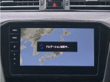 スマートフォン用アプリ[Apple CarPlay][Android Auto]対応の純正ナビ Discover Pro を装備、ラジオ、地デジTV、Bluetoothハンズフリー通話にも対応。