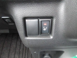 運転席にはシートヒーターを装備しています。