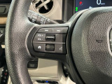 ステアリングにオーディオ操作スイッチが付いています。オーディオ画面に直接タッチしなくても操作が出来ますので、運転に集中できます。