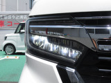 LEDヘッドライト&LEDフォグランプ搭載でしっかり明るく照らしてくれるので、夜間走行や不慣れな道でも安心です。