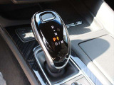 2.0Lの直列4気筒ターボに加え、10速のトランスミッションを備えており、よりスムーズな変速と加速が実現しております!