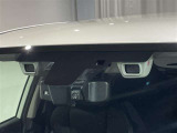 【衝突被害軽減ブレーキ】前方の車両や横断する歩行者などを検知した時、衝突回避や被害軽減をサポートします。