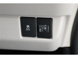 スイッチ類もきれいに。車内もボディも隅々までクリーニング。