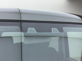 障害物を感知して、衝突の可能性がある場合、運転者へ警告音を発したり、衝突の可能性が高い場合、ブレーキの補助操作を行い、減速して衝突被害を軽減するシステムです。