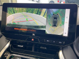 【パノラミックビューモニター】専用のカメラにより、上から見下ろしたような視点で360度クルマの周囲を確認することができます☆死角部分も確認しやすく、狭い場所での切り返しや駐車もスムーズに行えます。