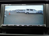 バックカメラ装備しております。駐車時に大変役に立ちますよ。駐車が苦手な方にも便利機能です。