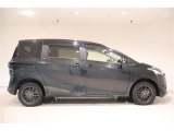 運転席側の真横からのサイドフォルム、シンプルで飽きのこないスタイリッシュなスタイルですね!乗降しやすそうなのがわかります。