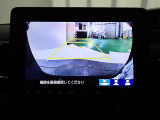 バックも安心のリアカメラ付いています。リアカメラがあると、いつでも安全にバックできますね。死角も減ります。3ビュー切り替え、ガイド線表示なので便利です。