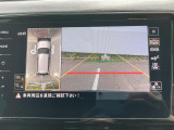 アラウンドビューカメラシステムを搭載。リアカメラのほかフロント、サイド、さらに上から見たような合成画像で、狭い駐車場もより安心です。