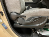 運転席シートリフターを装備しています★細かくドライビングポジションを設定できるので運転し易く、疲れにくいですね♪