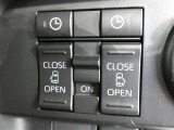 電動スライドドアのスイッチで車内からもスライドドアの開閉ができます。イージークローザー機能で半ドアになることも防止してくれます。