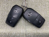 手荷物が多いときでも、スマートキーをバッグやポケットに携帯していれば、キーを取り出すことなくドアの解錠・施錠ができます