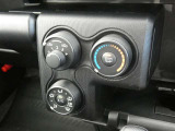 マニュアルエアコン装着です。夏は、快適に、冬でも車内の曇りを取ってくれるので安全です。