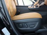 パワーシート搭載。微妙な調整が手軽にでき、ピッタリなポジションで運転することが可能です。