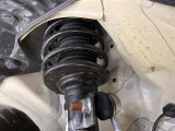 お車を安心してお乗りいただく為には、足回りの定期点検が欠かせません。サービスサポート(有償保証)では無料点検もご提供しており、安心のカーライフをお過ごしいただけるサポート体制が整っています。