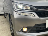 【LEDヘッドライト】悪天候や夜間走行時も良好な視界を確保し安心して運転できる高輝度LEDヘッドライトを装備!点灯速度が早く、消費電力も抑えられています。