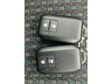 小さくて軽い、純正のスマートキーレス。ポケットや鞄に入れたままでも、ドアのロック/アンロックや、エンジンをかけられるスグレモノです!