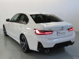 特徴的なL字型デザインの2分割リヤコンビネーション・ライトにはLEDテクノロジーを採用。それぞれにライティングエレメントが組み込まれています