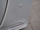コーナーセンサー付きで駐車時も安心です。